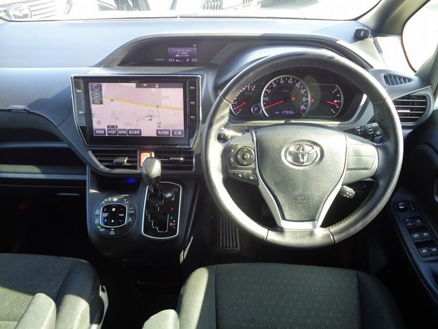 Toyota VOXY 2016-03 196131-1