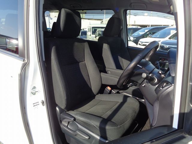 Toyota VOXY 2016-03 196131-3