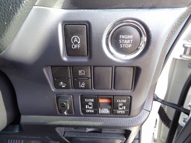 Toyota VOXY 2016-03 196131-15