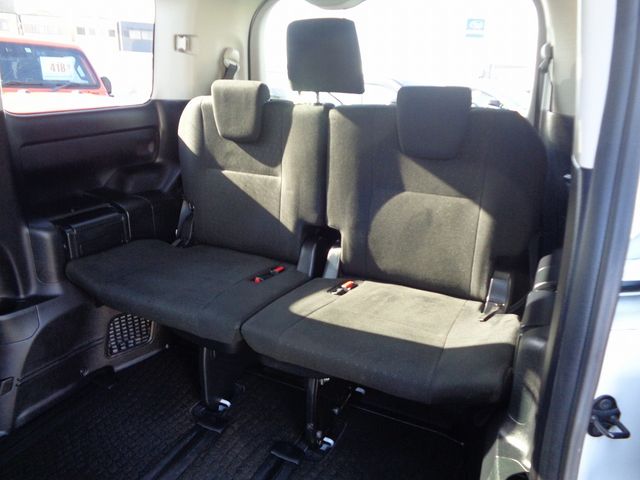 Toyota VOXY 2016-03 196131-6