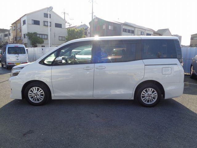 Toyota VOXY 2016-03 196131-28
