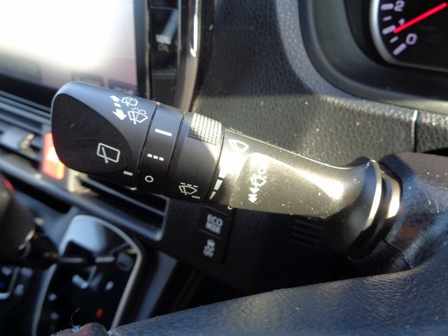 Toyota VOXY 2016-03 196131-21