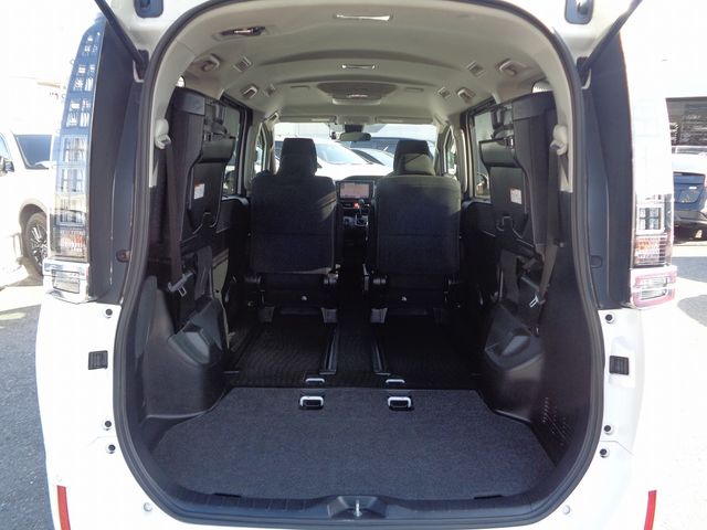 Toyota VOXY 2016-03 196131-8