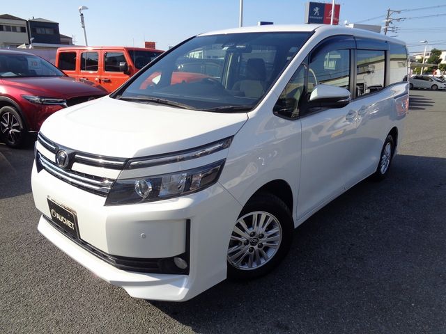 Toyota VOXY 2016-03 196131-0