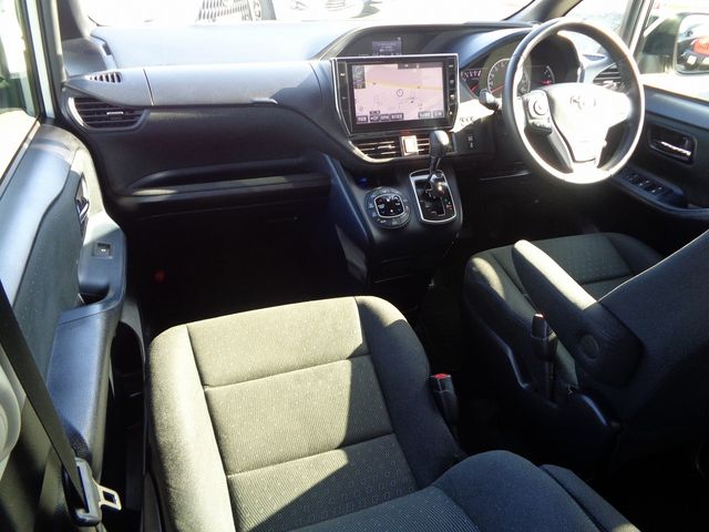 Toyota VOXY 2016-03 196131-10