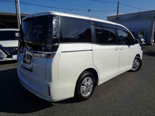 Toyota VOXY 2016-03 196131-2
