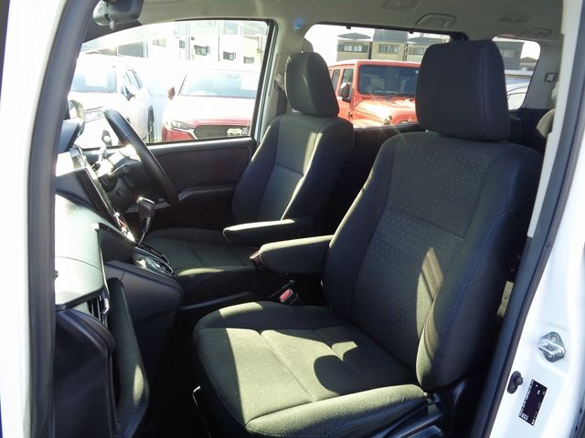 Toyota VOXY 2016-03 196131-4