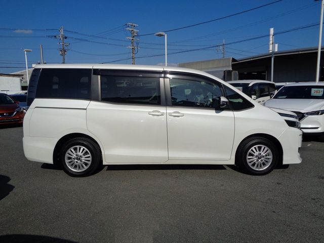 Toyota VOXY 2016-03 196131-27