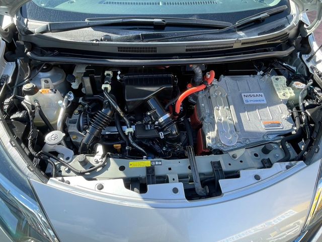 Nissan NOTE 2018-10 183327-18