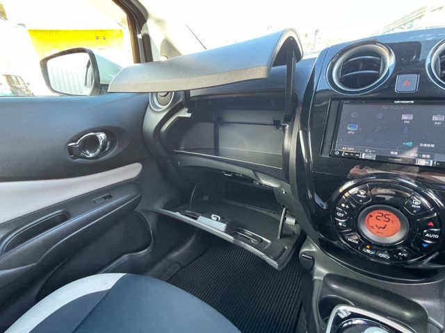 Nissan NOTE 2018-10 183327-24