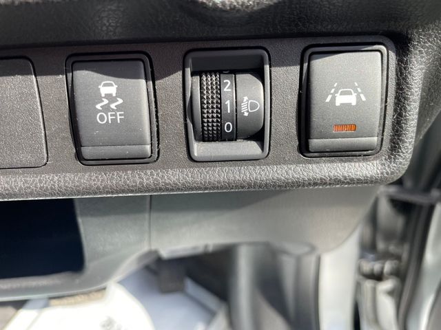 Nissan NOTE 2018-10 183327-21