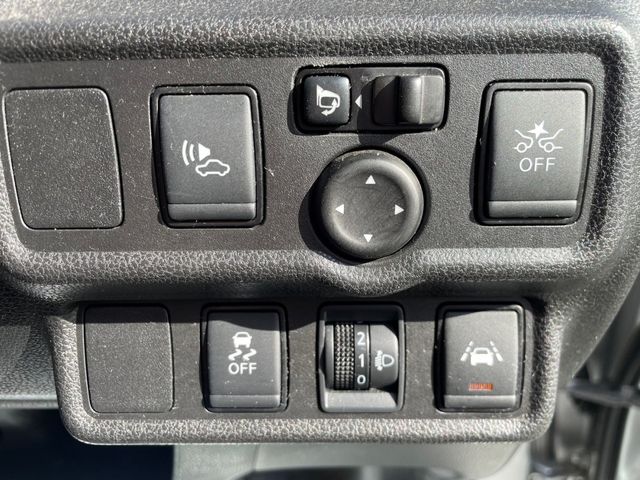 Nissan NOTE 2018-10 183327-25