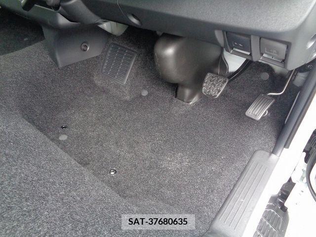 Toyota HIACE WAGON 2024-07 376782-13