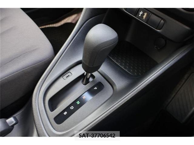 Toyota YARIS 2021-05 325893-6