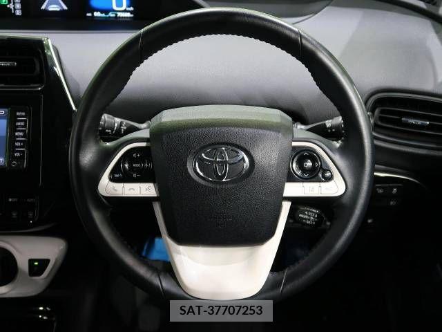Toyota PRIUS 2018-08 379247-11