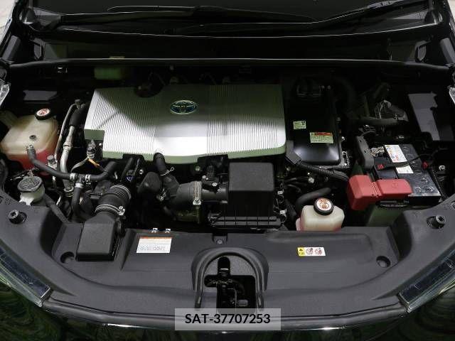 Toyota PRIUS 2018-08 379247-18