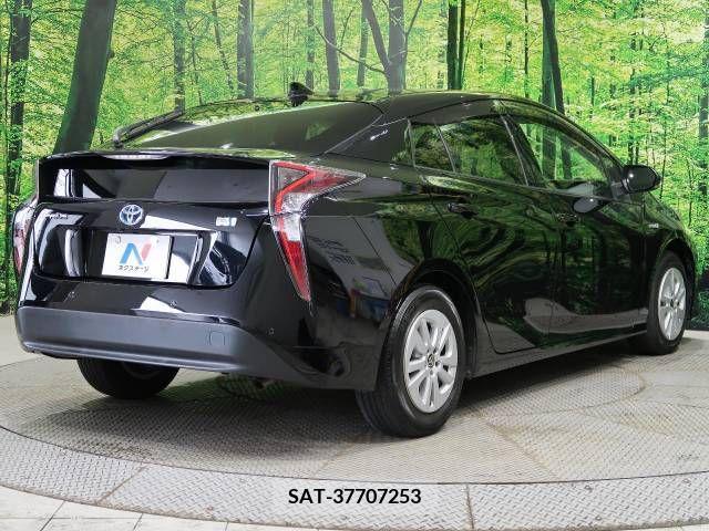 Toyota PRIUS 2018-08 379247-17