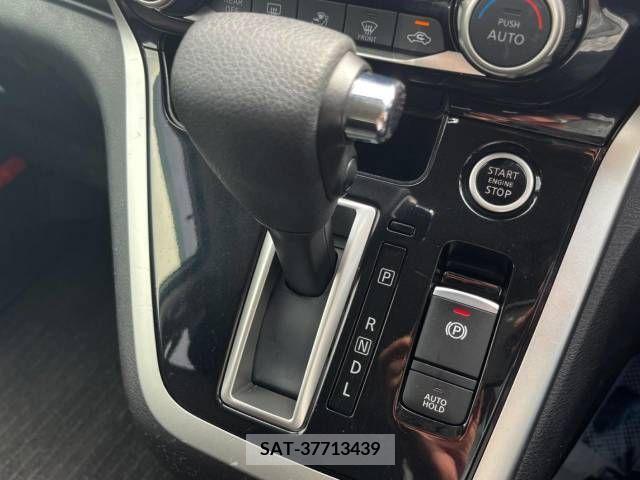Nissan SERENA 2016-11 247954-19