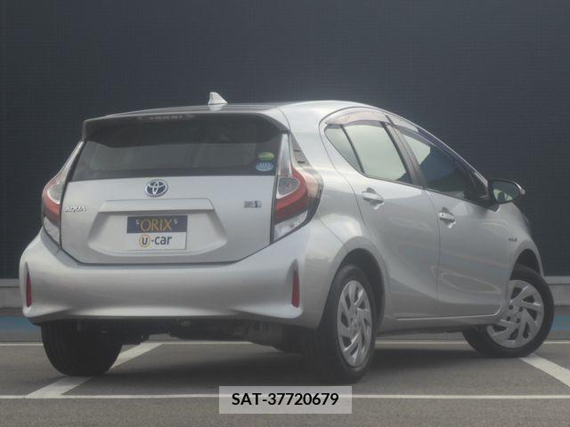 Toyota AQUA 2019-06 356090-2