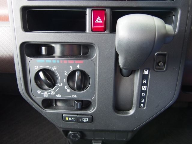 Toyota ROOMY 2019-10 7382-10