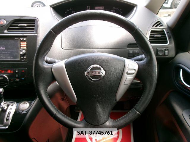 Nissan SERENA 2013-08 368075-18