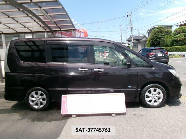 Nissan SERENA 2013-08 368075-5