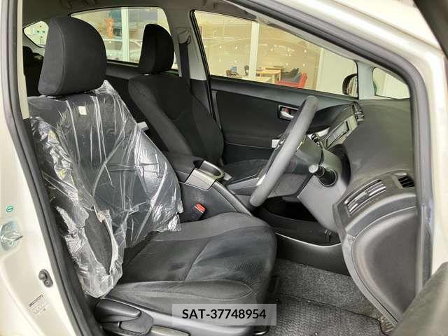 Toyota PRIUS 2015-09 281824-14