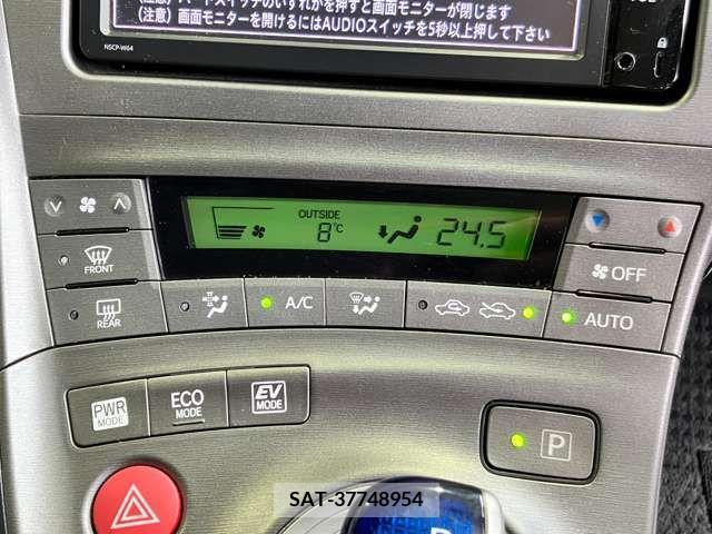 Toyota PRIUS 2015-09 281824-10