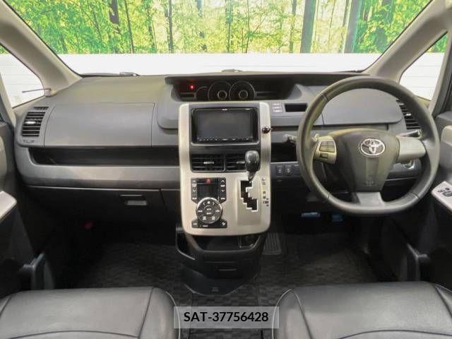 Toyota VOXY 2010-11 328111-1