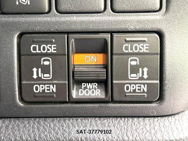 Toyota VOXY 2019-12 243426-3