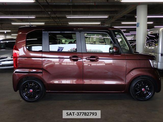 Honda N BOX 2022-01 335989-7