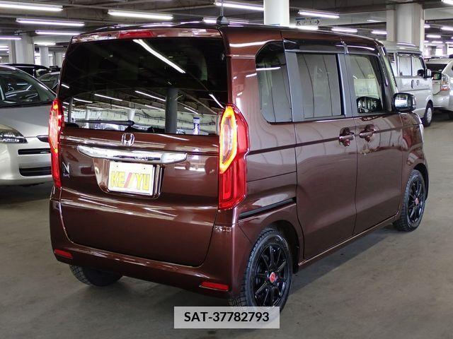 Honda N BOX 2022-01 335989-1