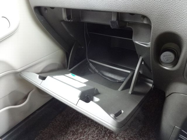 Nissan CUBE 2011-11 1722-15