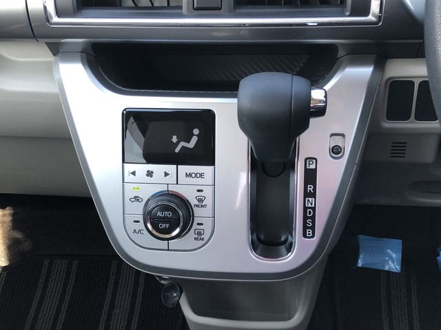 Daihatsu CAST 2017-10 666-8