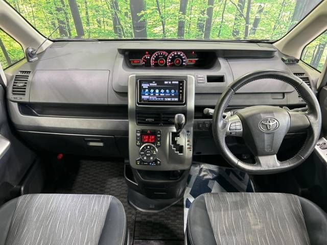 Toyota VOXY 2012-07 15439-1