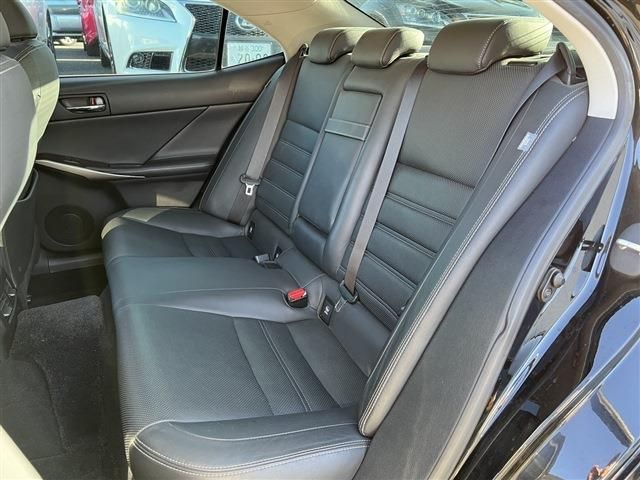 Lexus IS 2014-09 16743-19