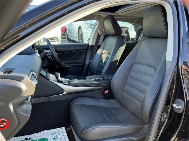 Lexus IS 2014-09 16743-18