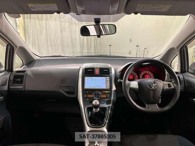 Toyota AURIS 2010-06 261497-18