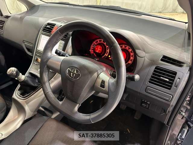 Toyota AURIS 2010-06 261497-12