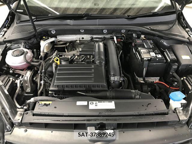VolksWagen GOLF 2018-08 242645-28