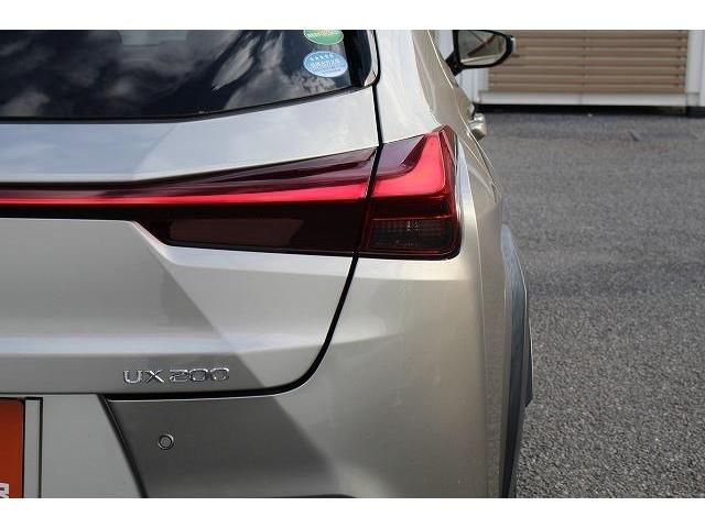 Lexus UX 2018-12 23298-11