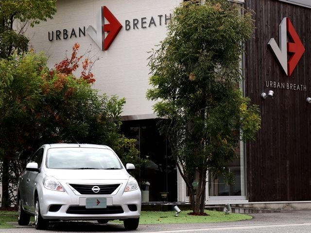 Nissan LATIO 2013-11 183631-6
