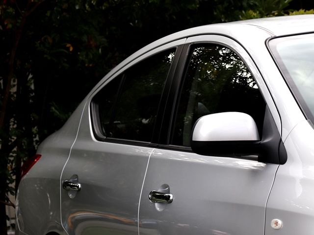 Nissan LATIO 2013-11 183631-7