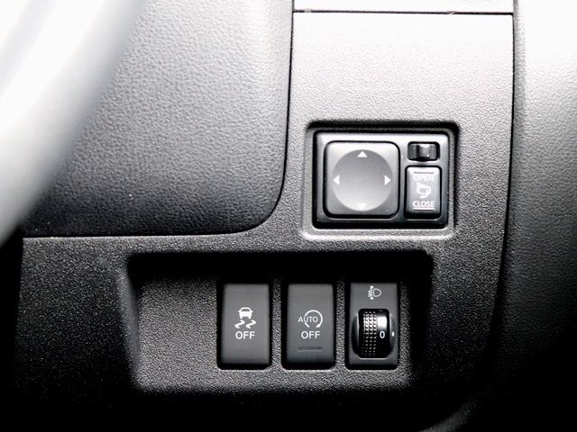 Nissan LATIO 2013-11 183631-25