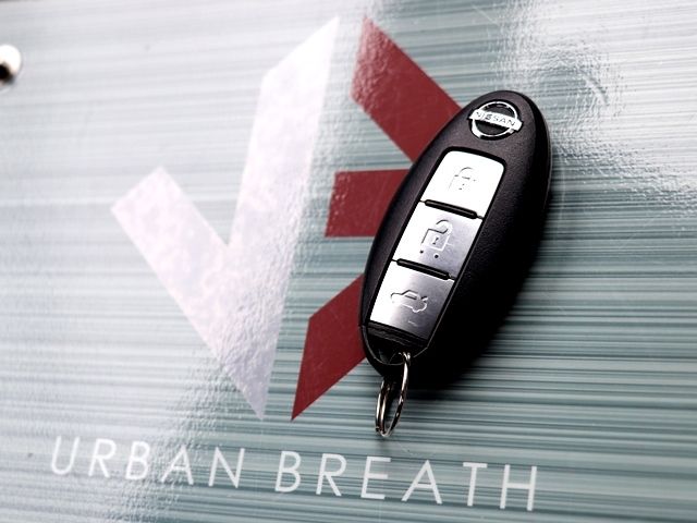 Nissan LATIO 2013-11 183631-26