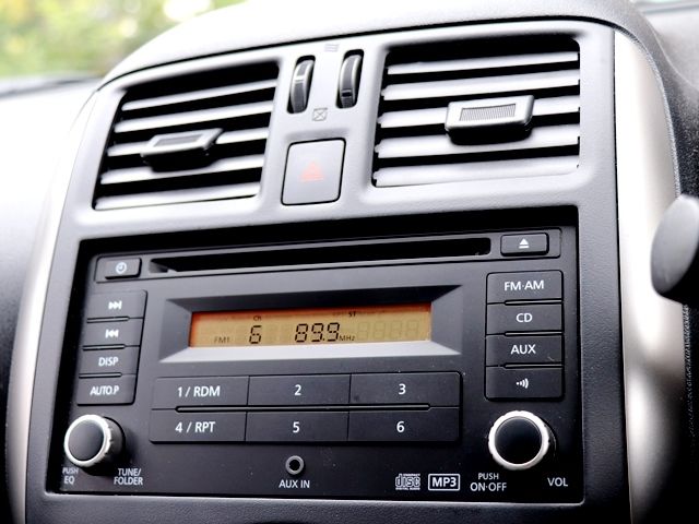 Nissan LATIO 2013-11 183631-17