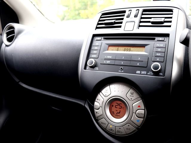 Nissan LATIO 2013-11 183631-18