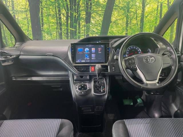 Toyota VOXY 2014-05 13314-1