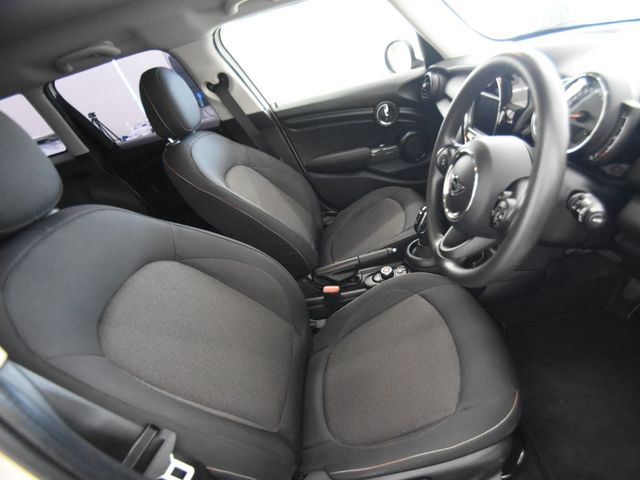 Bmw MINI 2020-03 8301-1
