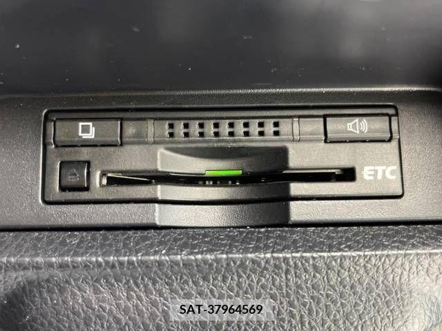 Toyota VOXY 2015-04 331797-6